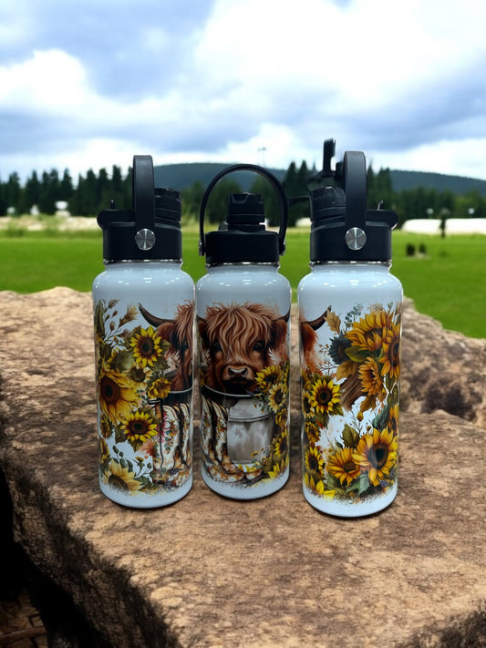 Cow in bucket 32 ounces Sports Water Bottles