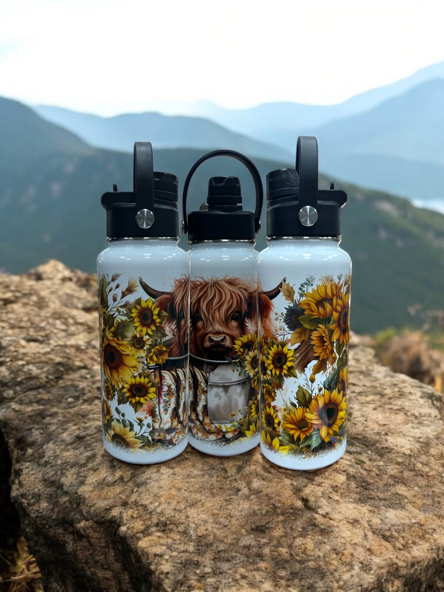 Cow in bucket 32 ounces Sports Water Bottles